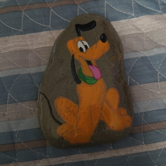 𝑴𝒊𝒄𝒌𝒆𝒚 𝑴𝒐𝒖𝒔𝒆 & 𝑷𝒍𝒖𝒕𝒐 𝑯𝒂𝒏𝒅𝑷𝒂𝒊𝒏𝒕𝒆𝒅 𝑳𝒂𝒌𝒆 𝑹𝒐𝒄𝒌𝒔 - Picture 8 of 16